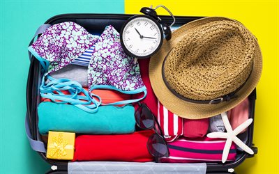 valigia con le cose, 4k, concetti di viaggio estivi, viaggio al mare, turismo, valigia del viaggiatore, riposo, rilassamento, sfondo di viaggio