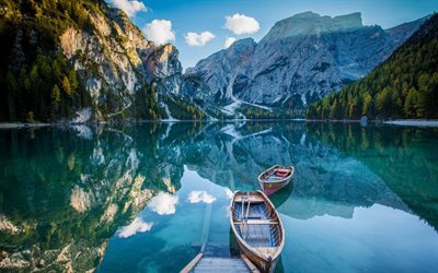 Italia, Lago de Braies, montañas, barcos, lago de montaña, verano