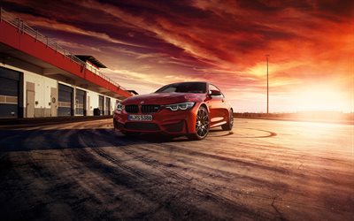 bmw m4 coupe, 2017, sportbil, röd m4, nya m4, tyska bilar, racingbana, solnedgång, bmw