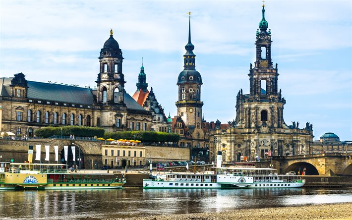 Dresde, en el Puente de Augusto, el Elba, el Frauenkirche Dresden, motor ships, Germany