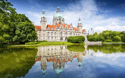 Nuovo Municipio di Hannover, in Germania, in estate, il castello di