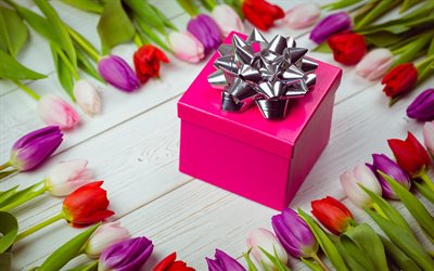 4k, caja de regalo morada, arco de plata, tulipanes de colores, felicitaciones conceptos, regalos, creativo, cajas de regalo
