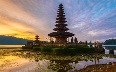 puesta de sol, el este, el templo, Pura Ulun Danu, el Lago Bratan, Bali, Indonesia
