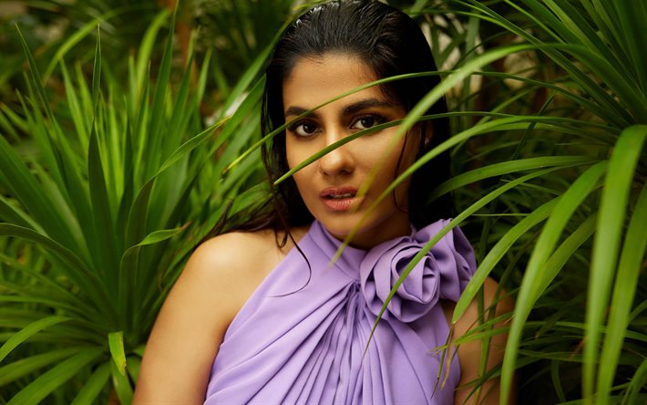 shreya dhanwantary, retrato, actriz india, modelo de moda india, mujer hermosa, vestido morado