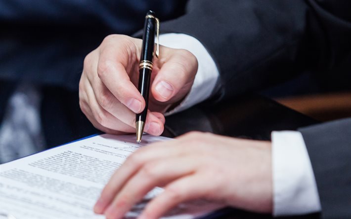 4k, la signature d un contrat, un stylo à la main, un contrat, des gens d affaires, des concepts commerciaux, des concepts de contrat, homme d affaires avec un stylo