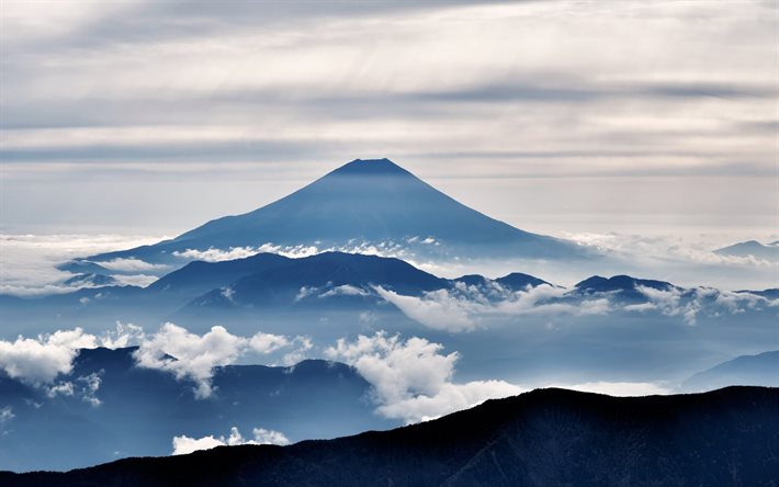 Le mont Fuji, le matin, les nuages, le Fujiyama, en Asie, stratovolcan, Japon