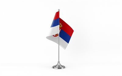 4k, serbian pöytälippu, valkoinen tausta, serbian lippu, serbian lippu metallitikulla, kansalliset symbolit, serbia, euroopassa