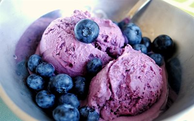 gelato al mirtillo, piatto gelato, gelato ai frutti di bosco, dolcezza, gelato viola, mirtillo, concetti di gelato