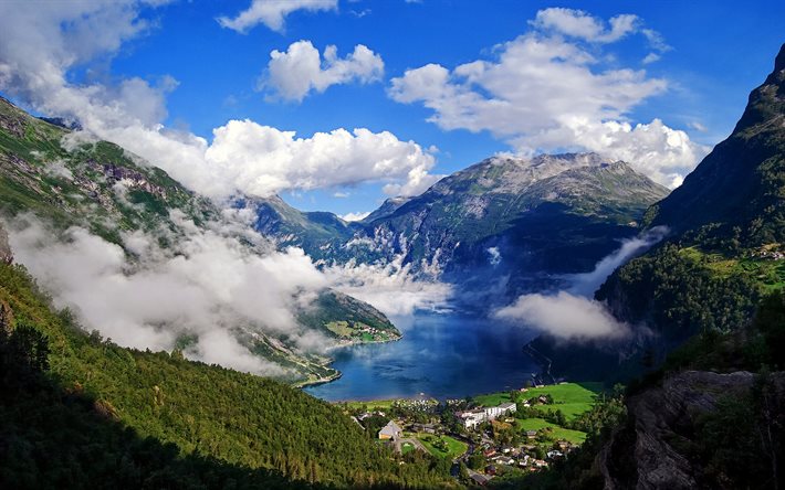 Noruega, la hermosa naturaleza, el fiordo, barcos, montañas, verano