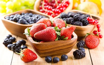 petits fruits, fraises, mûres, myrtilles, groseilles, de l'été, les vitamines