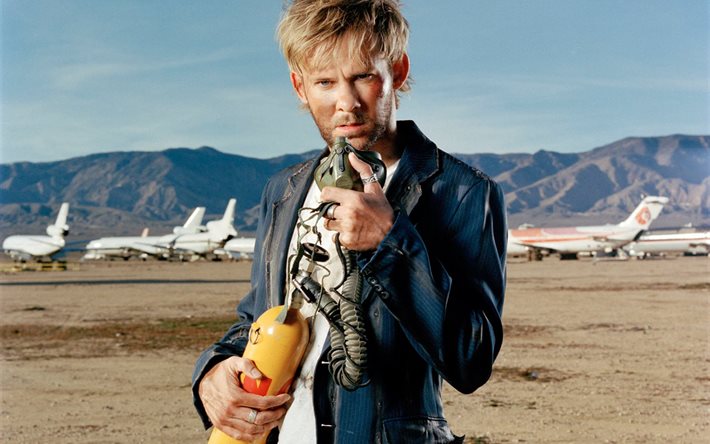 actor, dominic monaghan, airport
