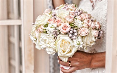 4k, 花嫁の手の中のブーケ, バラの花束, ウェディングブーケ, 白いバラのブーケ, ブライダルブーケ, 白いバラ, 花嫁, 結婚式のコンセプト