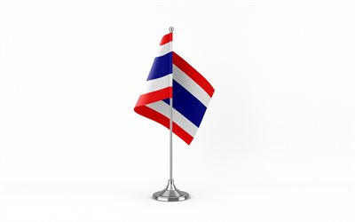4k, タイのテーブル フラグ, 白色の背景, タイの国旗, 金属棒にタイの国旗, 国のシンボル, タイ