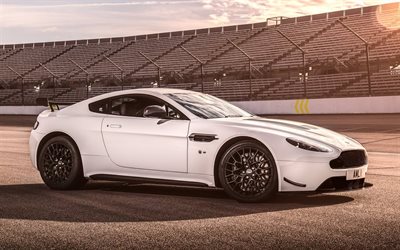 Vantage de Aston Martin AMR, 2018, carreras de coches, deportes coupe, blanco Vantage, pista de carreras, Británico de coches de Aston Martin