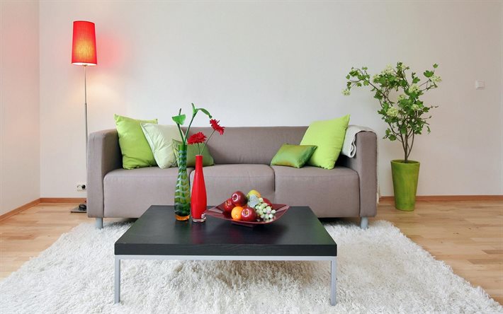 minimalistinen, ruskea sohva, pörröinen matto, lattiavalaisin, tyylikäs pöytä