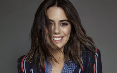 lorenza izzo, portrait, sourire, actrice chilienne, mannequin chilien, belle femme, actrices populaires