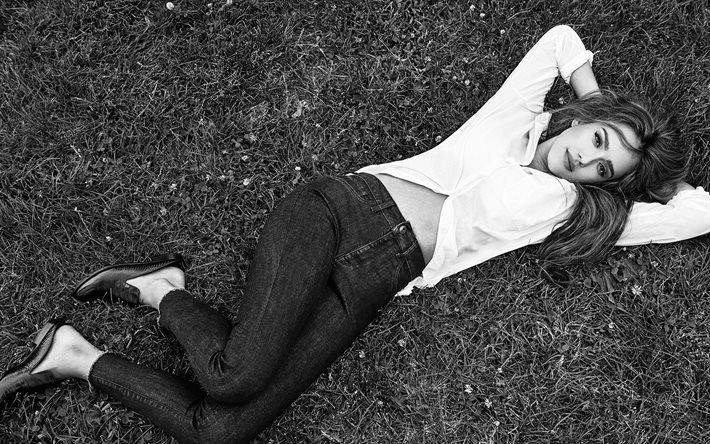 Jessica Alba, american actress, lawn, monochrome, beauty