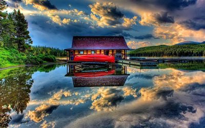 Maligne Lake, el muelle, el Parque Nacional Jasper, puesta de sol, verano, HDR, Alberta, Canadá