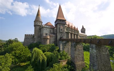 hunyadi, la fortaleza, el castillo de corvino, transilvania, verano, rumanía