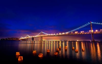 El Puente de la bahía, el puente colgante de San Francisco-Oakland Bay Bridge, California, estados UNIDOS, noche, luces