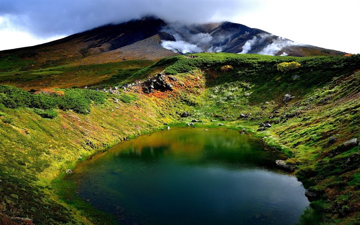 il lago, le montagne, hokkaido, in giappone, il vulcano, il cratere