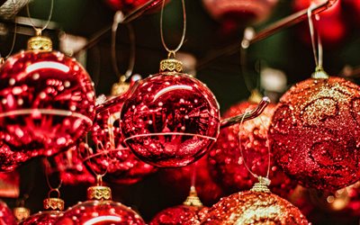 लाल क्रिसमस गेंदों, शाम, क्रिसमस की बधाई, नववर्ष की शुभकामनाएं, क्रिसमस गेंदों के साथ पृष्ठभूमि