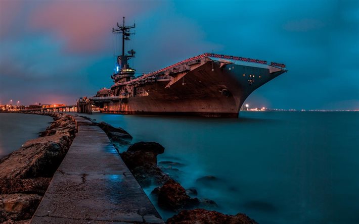 pier, porte-avions, l'USS Lexington, CV-16, Corpus Christi, la nuit, la Marine des États-unis