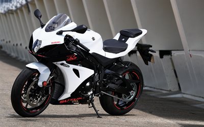 suzuki gsx-r1000, vista frontale, bianco sportbike, esterno, bianco gsx-r1000, bici da corsa, moto sportive giapponesi, suzuki