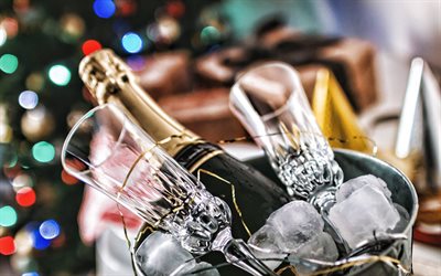 champagnergläser, neujahr, champagner auf eis, flasche champagner, frohes neues jahr, weihnachtsbaum, bokeh