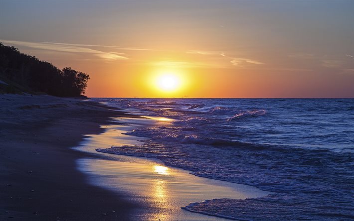 le lever du soleil, matin, la plage, les vagues