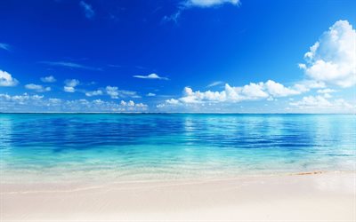 de sable blanc, l'île tropicale, le bleu de l'eau, au bord de l'océan, bleu