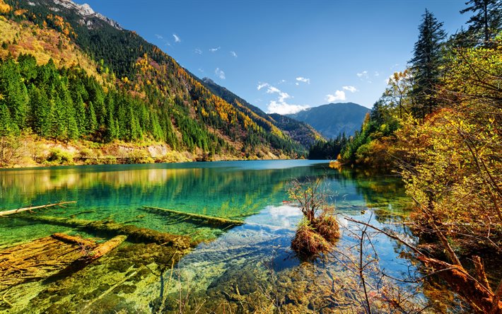 Les montagnes, en été, en Chine, le lac d'émeraude, Jiuzhaigou, Jiuzhai Valley National Park, Réserve naturelle