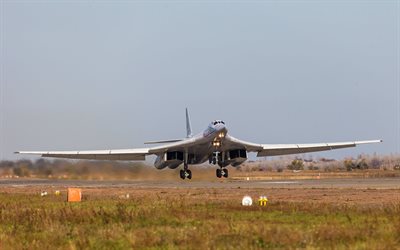 le tu-160, de décollage, de bombardement, de la base aérienne, engels