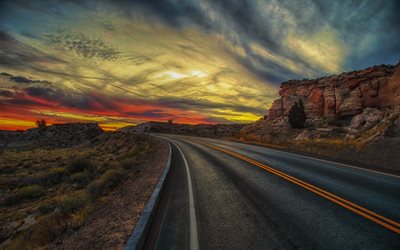 asfalttitie, ilta, auringonlasku, kanjoni, petrified forest national park, punaiset kivet, kaunis auringonlasku, arizona, usa