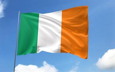 bandeira da irlanda no mastro, 4k, países europeus, céu azul, bandeira da irlanda, bandeiras de cetim onduladas, bandeira irlandesa, símbolos nacionais irlandeses, mastro com bandeiras, dia da irlanda, europa, irlanda