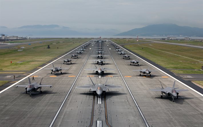 lockheed boeing f-22 raptor, lockheed martin f-35 lightning ii, kampfjets auf der landebahn, us air force, kampfflügel, f-22, f-35, kampfflugzeuge, militärflugzeuge