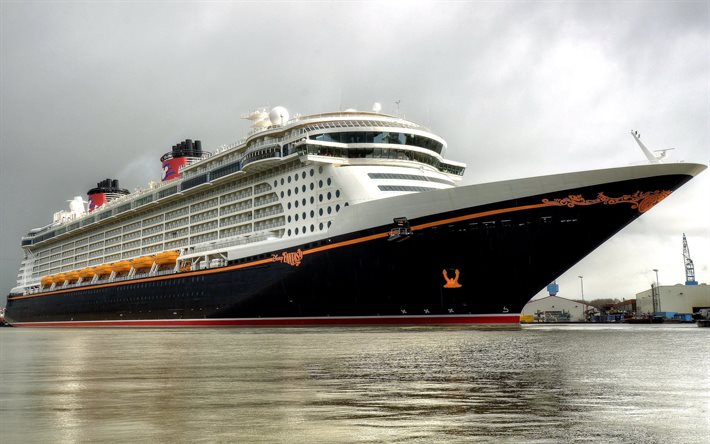 cruise liner, big ship, port
