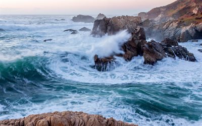 costa, orilla, las olas, big sur, california, en el océano pacífico