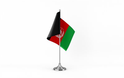 4k, afganistanin pöytälippu, valkoinen tausta, afganistanin lippu, afganistanin lippu metallitikulla, kansalliset symbolit, afganistan