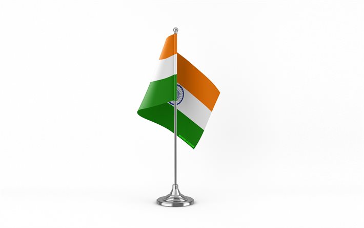 4k, intian pöytälippu, valkoinen tausta, intian lippu, intian lippu metallitikulla, kansalliset symbolit, intia