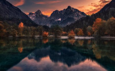 lac de montagne, soirée, coucher de soleil, automne, paysage de montagne, beau lac, concepts de tranquillité, montagnes