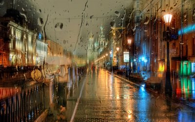 città, notte, gocce di pioggia