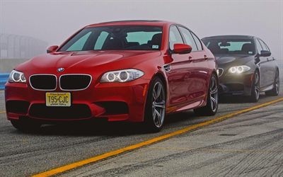 berlines, 2015, BMW série 5, F10, le brouillard, la piste de course, la BMW rouge