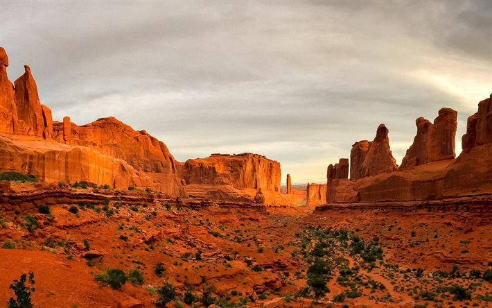 El Parque Nacional de Arches, puesta de sol, roca, desierto