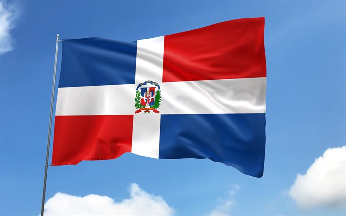 bandeira da república dominicana no mastro, 4k, países da américa do norte, céu azul, bandeira da república dominicana, bandeiras de cetim onduladas, símbolos nacionais da república dominicana, mastro com bandeiras, república dominicana