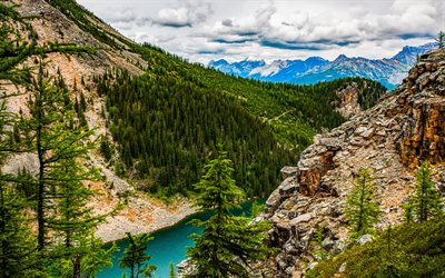 Johnston Canyon, Lake Louise, orman, bulutlar, yaz, dağlar, HDR, Alberta, Kanada, Banff Ulusal Parkı