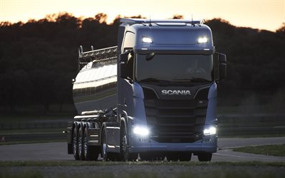 Makinesini duyurdu Scania, 2017, yol, tanker, kamyon