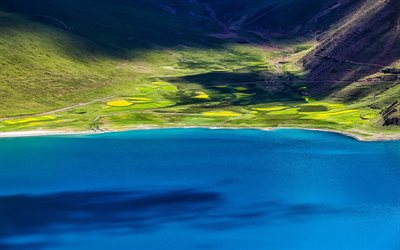 YamdrokTso Cennet Gölü, mavi göl, sahil, yaz, Tibet