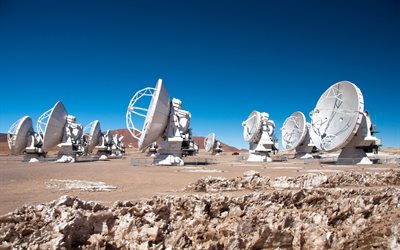 L'observatoire, le désert, l'antenne, le radiotélescope Géant d'ALMA, au Chili, les antennes, les Andes Chiliennes