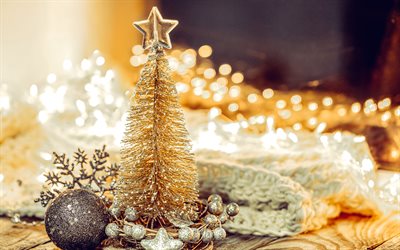 Merry Christmas 4k, golden Christmas tree figurine, Happy New Year, golden Christmas background, burning garland, blur, Christmas tree